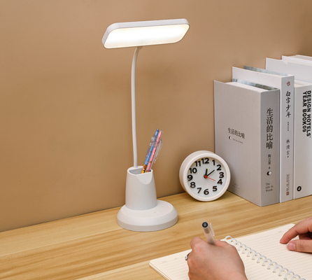 スタイリッシュなタッチコントロール 現代の充電テーブルランプ 完璧な色パレット