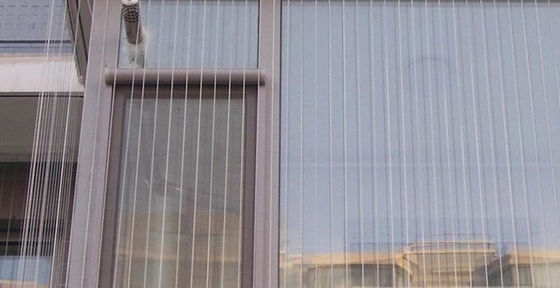 簡単に清潔で透明な窓 高視力を確保するための目に見えないグリル