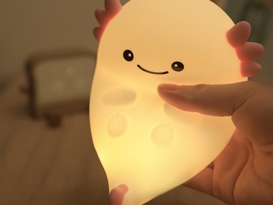 調整可能な明るさで照明をカスタマイズします 夜光 4H 充電時間