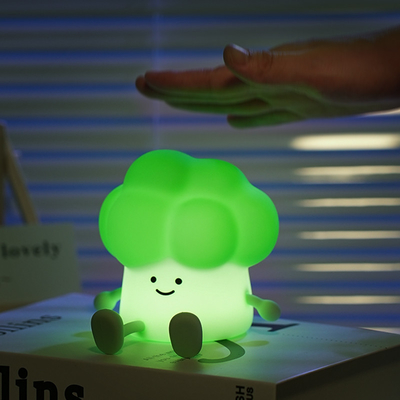 可愛いアニメ ブロッコリー 子供を寝かせる シリコン ナイトライト 充電式 ベッドサイド 野菜ランプ