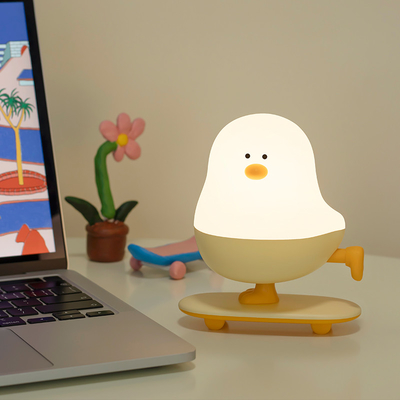 現代 リチャージ可能なLEDスケートボード チキンナイトランプ ABS 寝室 デスクトップの装飾 触覚電源 休日の贈り物 眠っている人