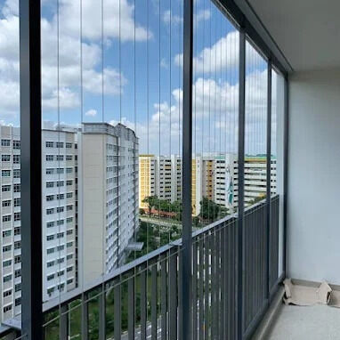 バルコニー 目に見えないグリル 透明な網状安全ソリューション 耐久性と現代建築のための美学的な魅力を組み合わせる