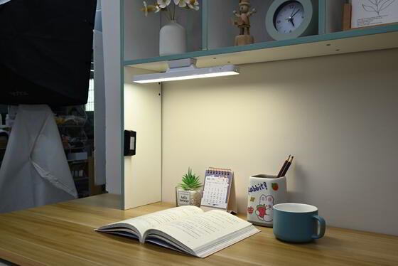 強力な磁気吸着 LED 目の保護 充電式 800mA ランプ クールライト USB電源 学習ライト