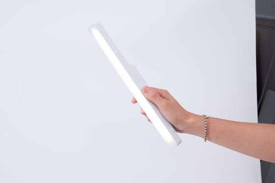 折りたたみ式デスクランプ モダンデザイン 省エネ 調節可能明るさ オフィス、書斎、読書に最適な照明ソリューション