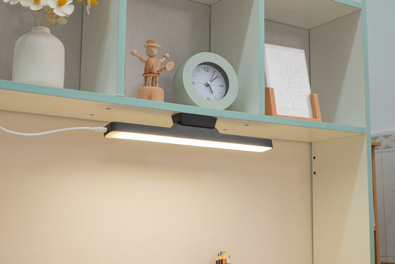 8時間まで使用時間 再充電可能な磁気ランプ 5V 1A 定電圧 産業用および商業用照明に適しています