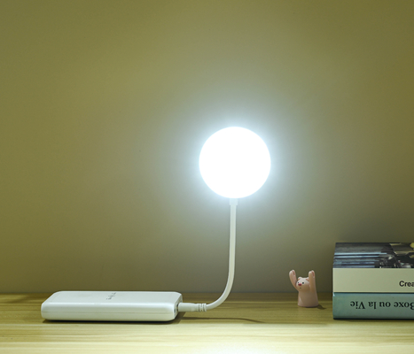 3500-6500K カラー LED 眼ケア USB リチャージ可能なテーブルランプ 多角調整
