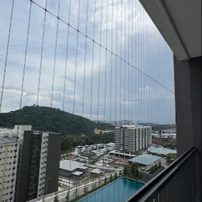 バルコニー 目に見えないグリル 透明な網状安全ソリューション 耐久性と現代建築のための美学的な魅力を組み合わせる