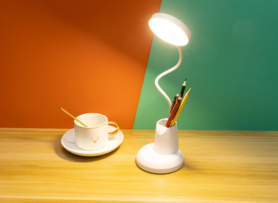 モダンシンプルなペンホルダーデスクランプ LED充電式プラグインアイプロテクションスタディランプ 大学寮読書ランプ タッチ