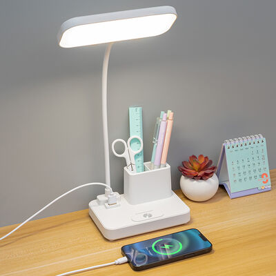USB充電ポートと3段階の明るさ調整機能を備えた、ワークスペースを照らす充電式デスクランプ