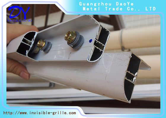 子供の見えないグリルのための白い灰色1.5mmのアルミニウム線路